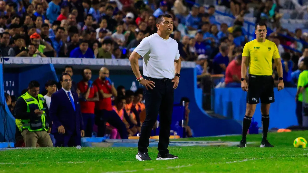 El 3 de diciembre de 2024 fue nombrado entrenador de la Jaiba Brava