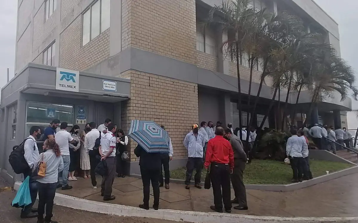 Realizan paro de labores en Telmex