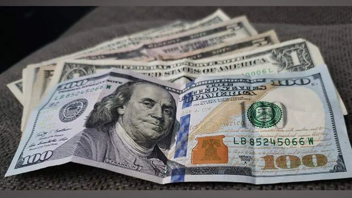 DOLARES