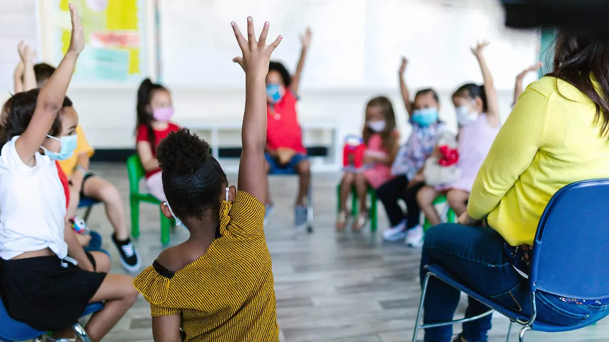 niños en escuela