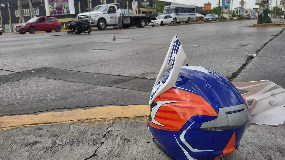 Motociclista se impactó contra camioneta