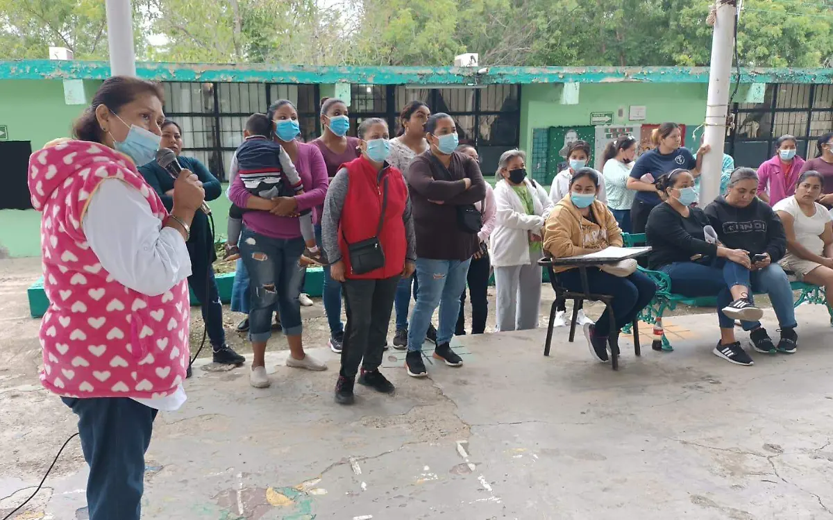 Por olor a gas, se oponen al regreso a clases en la primaria Benito Juárez de Altamira