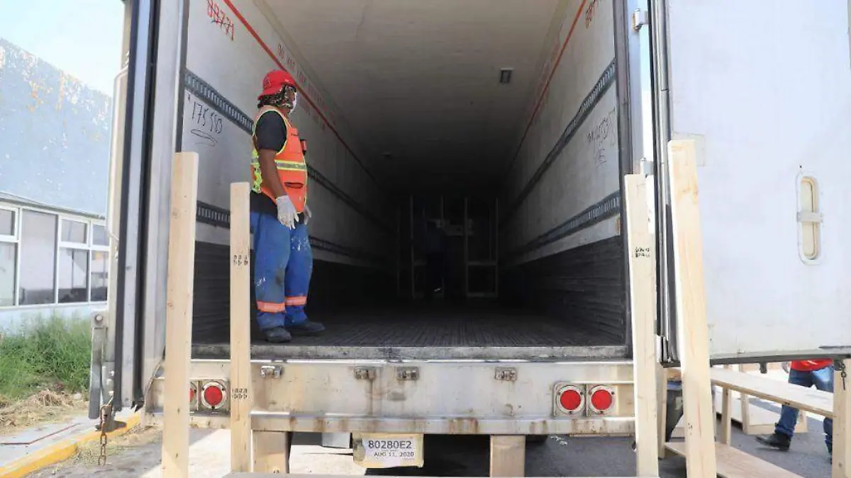 El Ayuntamiento de Nuevo Laredo da mantenimiento a dos morgues móviles que puso a disposición del Hospital General e ISSSTE para el depósito de personas fallecidas por Covid-19