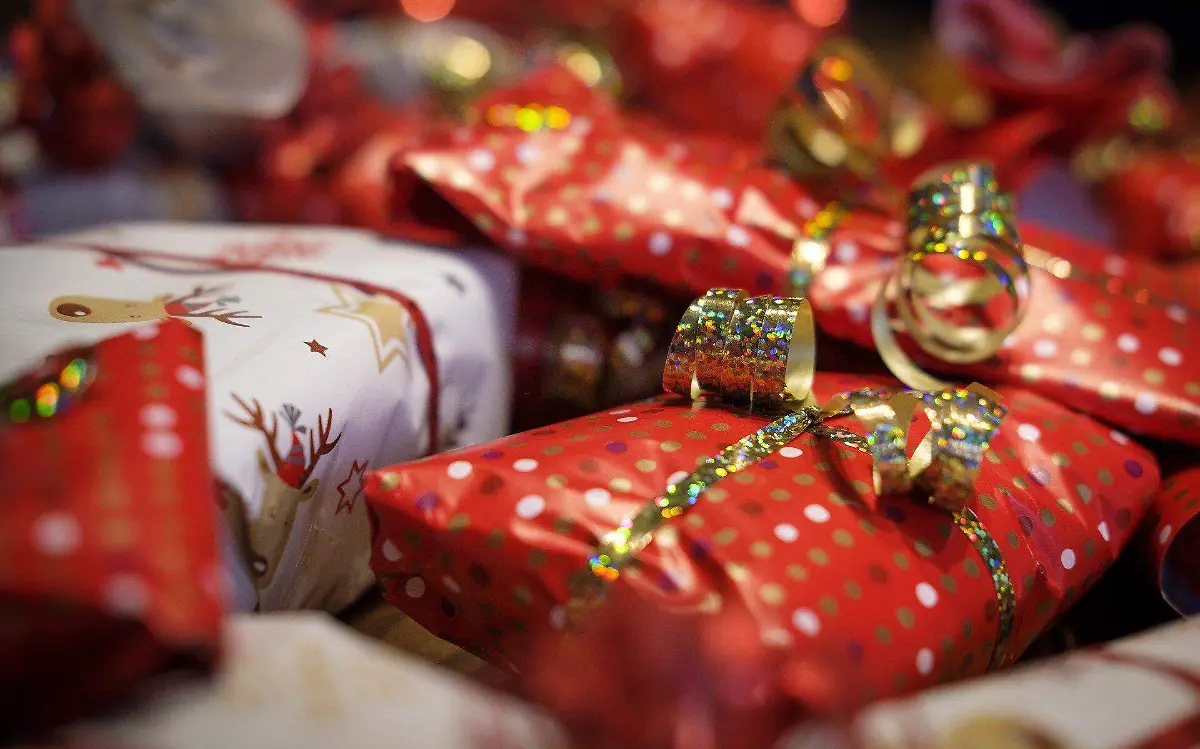 gifts-g78bb566b9_1920
