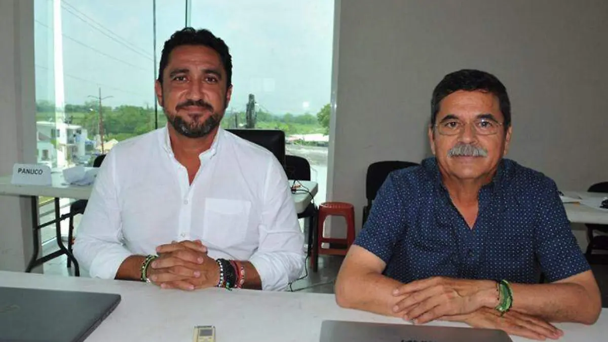 POLÍTICOS