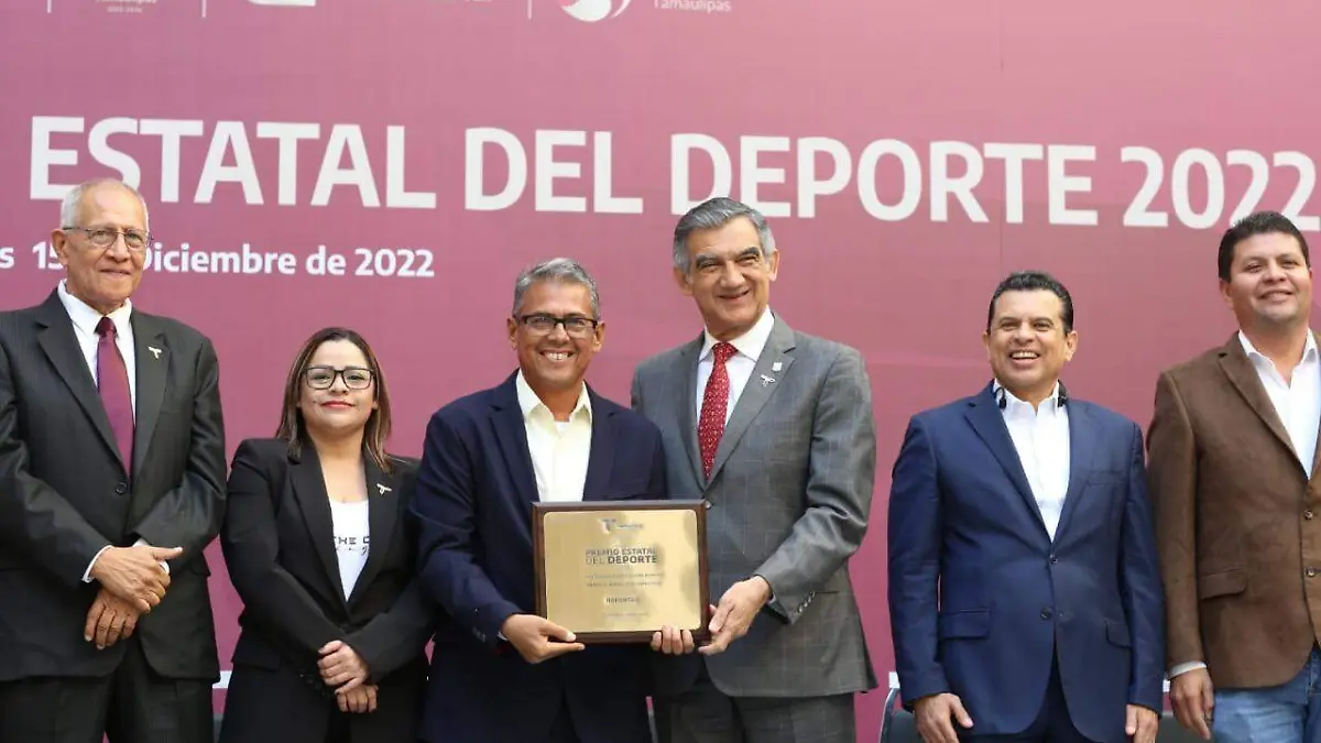¡Por cuarta vez al hilo! Héctor Rivera gana el premio estatal al periodismo deportivo    