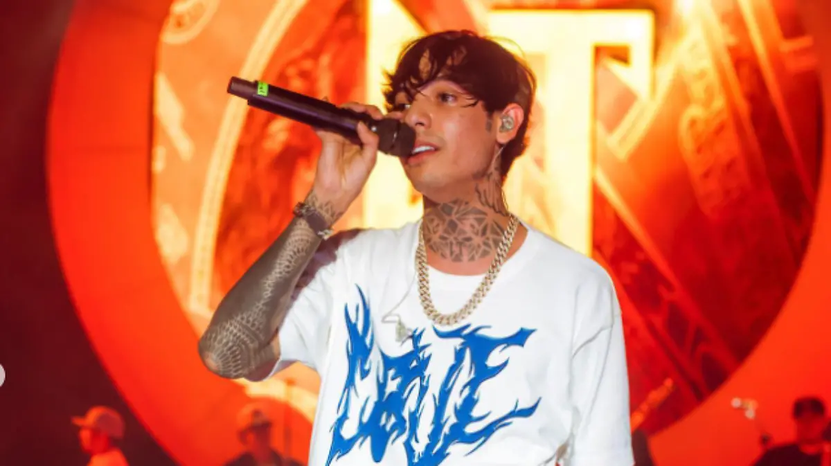 Natanael Cano vio una luz en el cielo durante su concierto en Tampico, “¿es un ovni?”