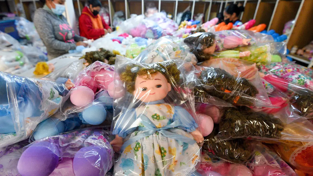 Invitan a donar juguetes, piñatas y dulces para Navidad, los regalos serán entregados por Spiderman
