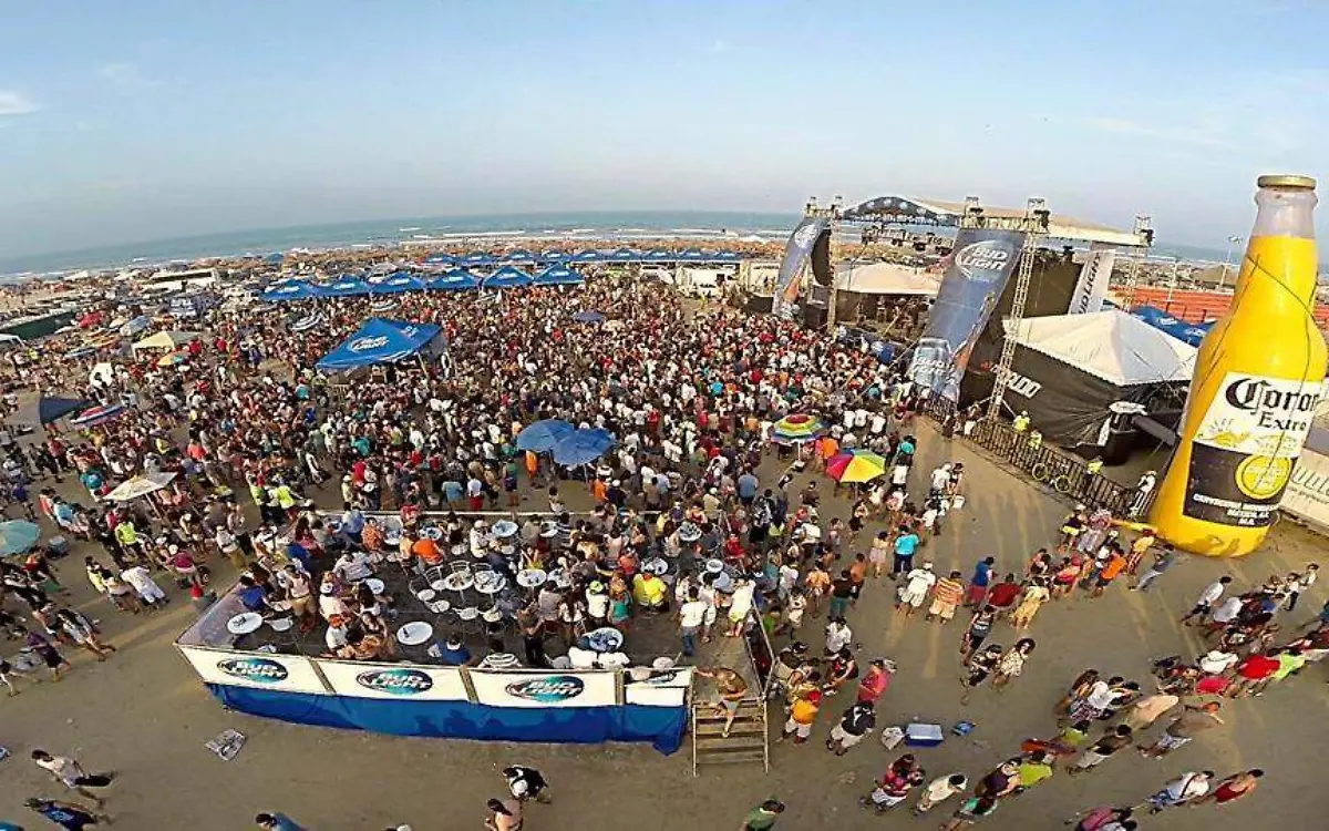 ¿Recuerdas los escenarios de Corona en playa Miramar? De División Minúscula a Molotov