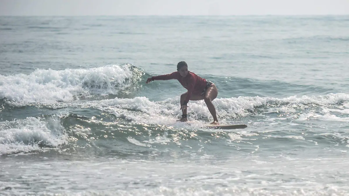 Braulio de la Rosa gana en el surf2