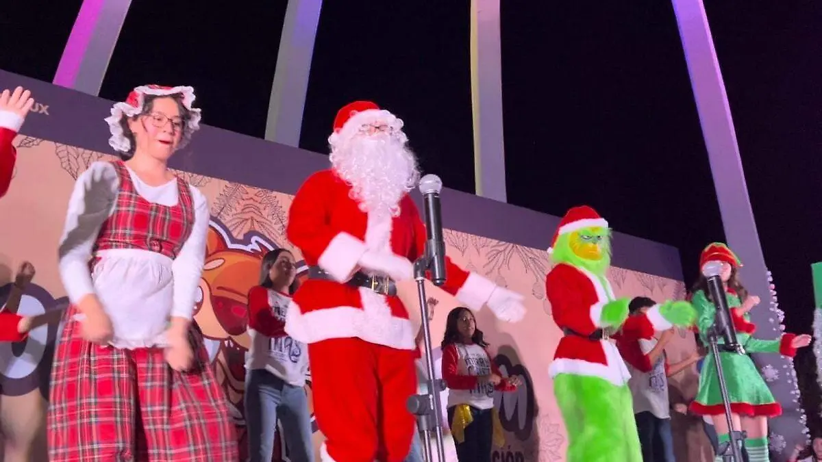 Museo de Tamaulipas realiza encendido de ‘Dino Navideño’ con villancicos y concursos   