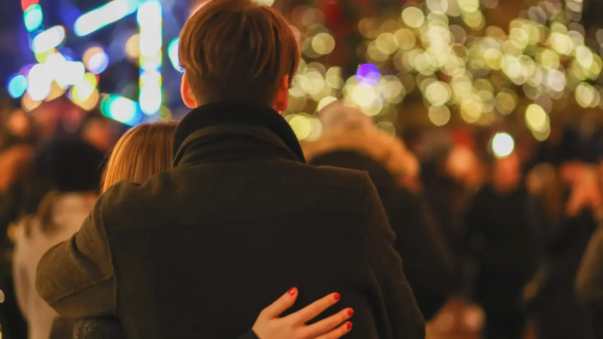 Libros, películas y series para creer en el amor en Navidad, te damos algunas opciones