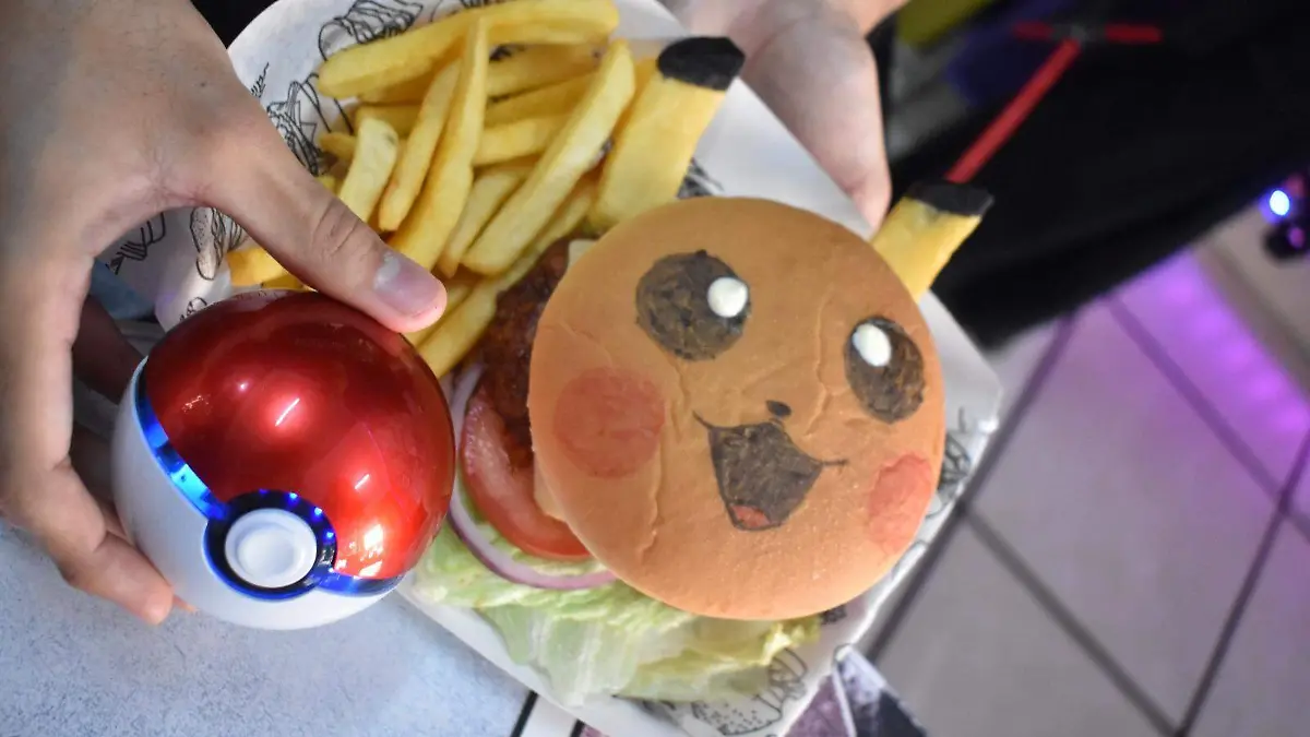 Con la “pikaburguer” celebran el Pokemon Day