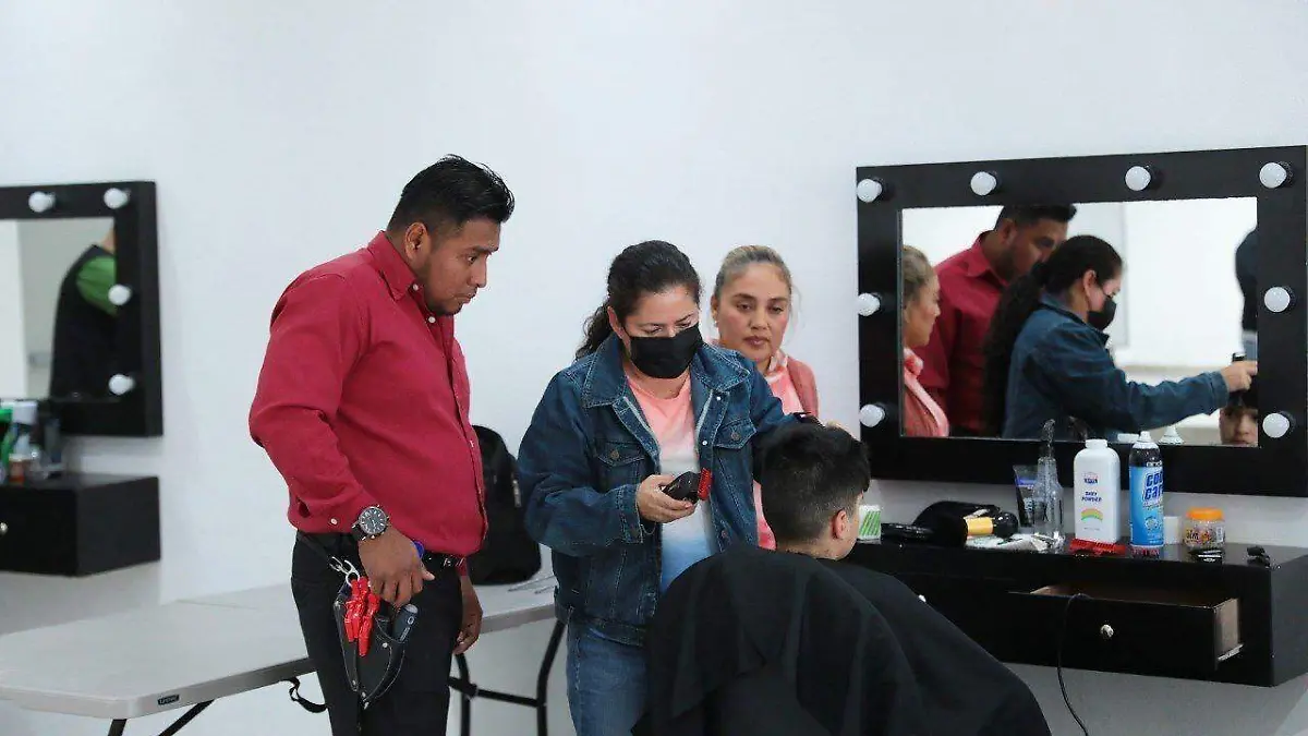 Desde cocina oriental hasta barber shop, imparten talleres de oficio en NLD   