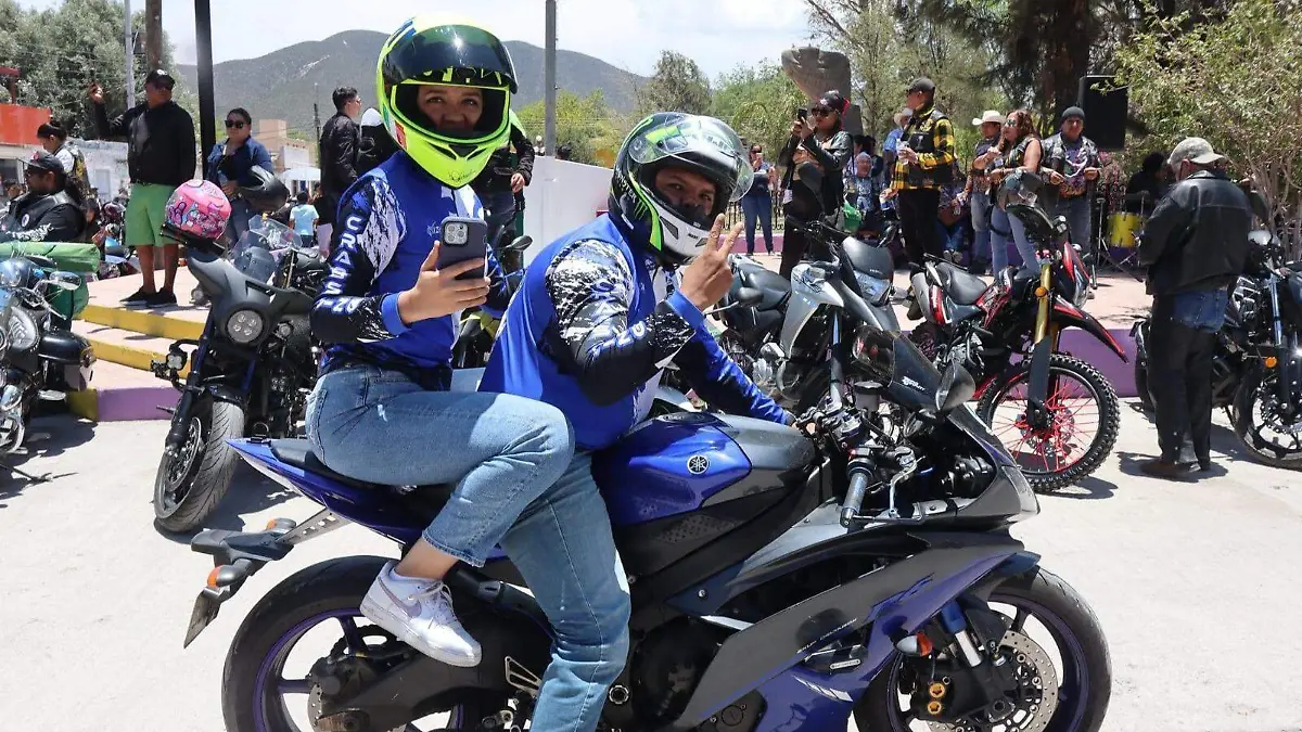 "La moto te lleva, el casco de salva", la campaña inicada por biker    