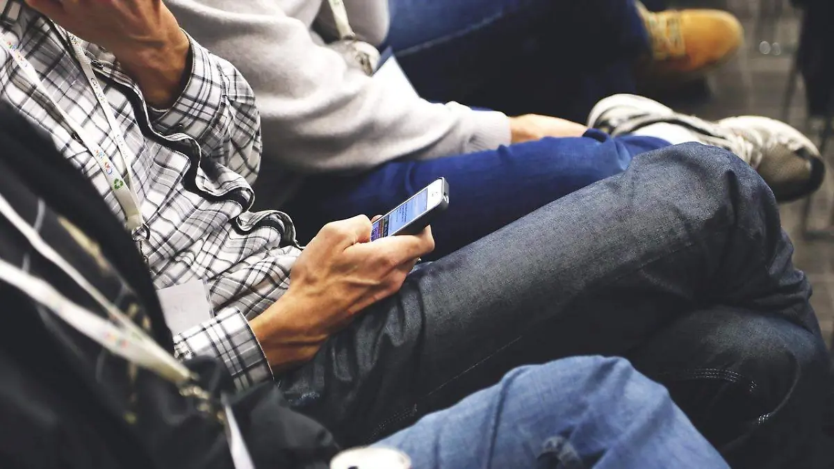 ¿Quieres fomentar tu salud mental con un simple acto? Suelta un poco tu celular