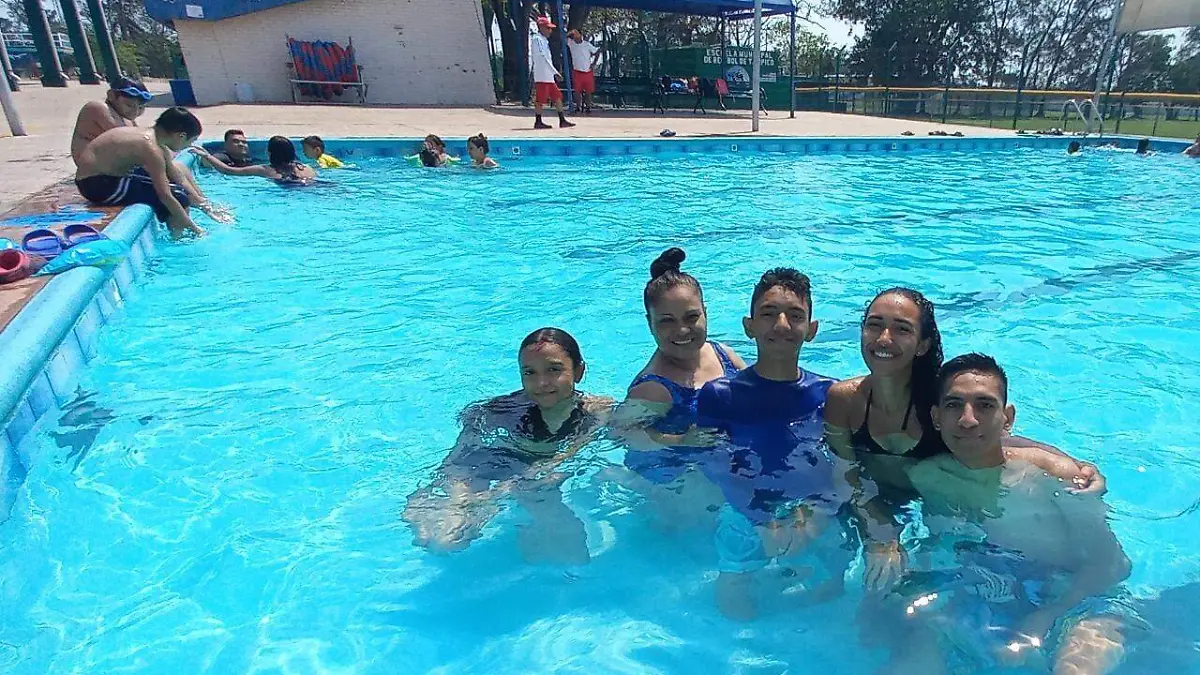 Para un chapuzón, estas son las albercas públicas en la zona