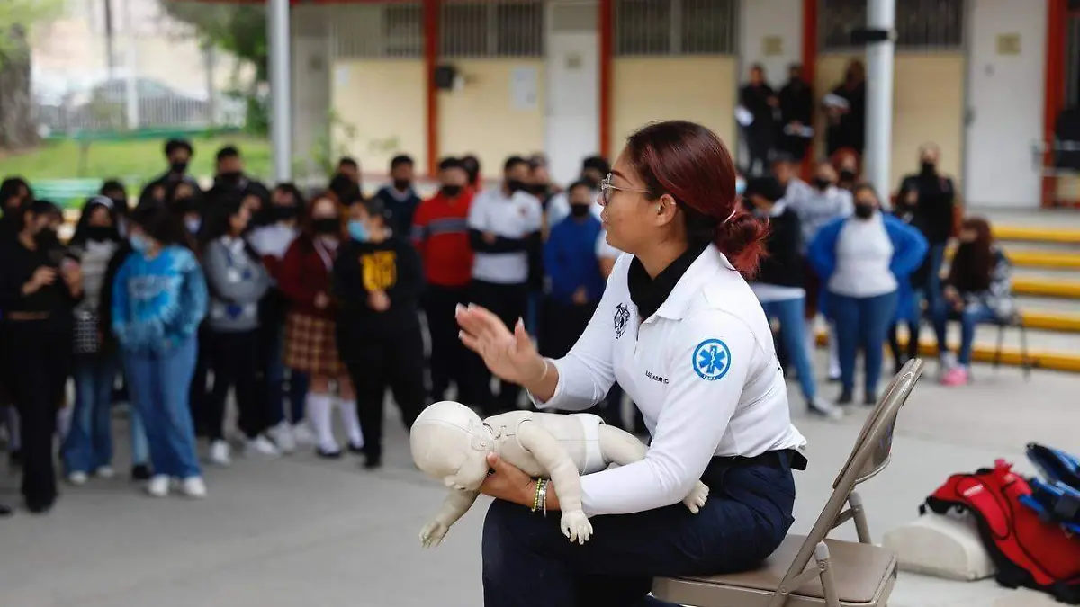 Listos para cualquier emergencia, estudiantes de NLD reciben capacitación en primeros auxilios