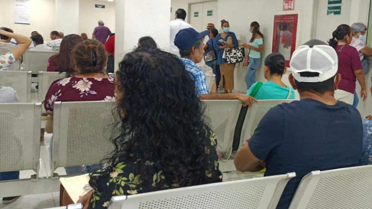 Hombre intoxicado con alimentos sigue hospitalizado, presenta mejoría1