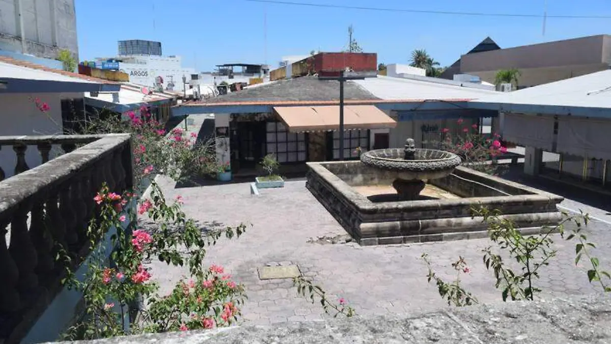 “En Plaza Palmas se aparece el fantasma de una niña”, youtuber realiza exploración [Video]