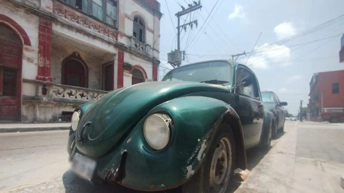 ¿Hay un auto abandonado cerca de tu casa? Los pasos a seguir para que lo remuevan 