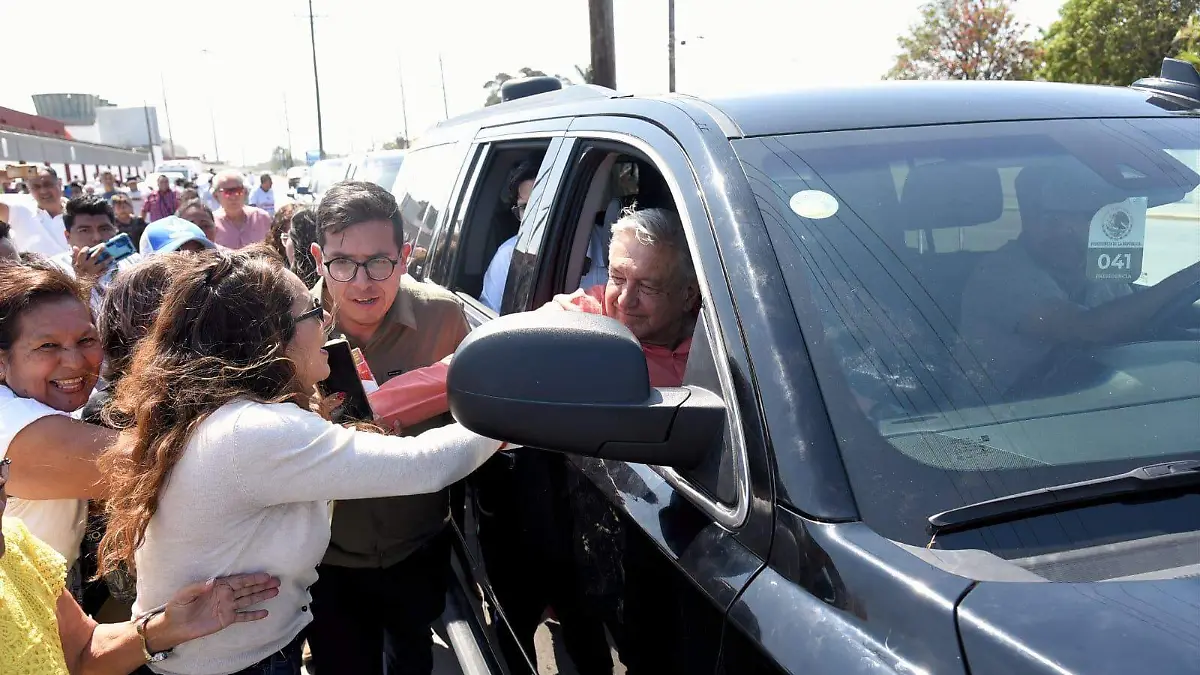 AMLO se despide de Tampico; va rumbo a Mérida