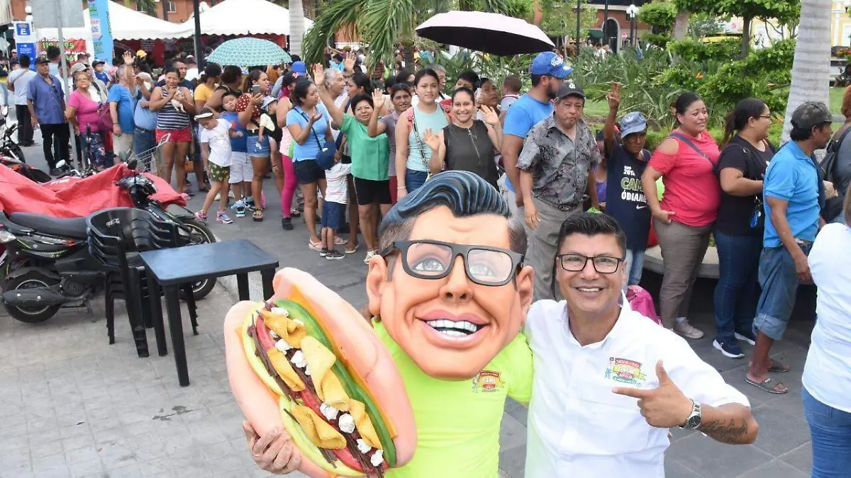 Para festejar, regalan cientos de tortas de la barda en su día2