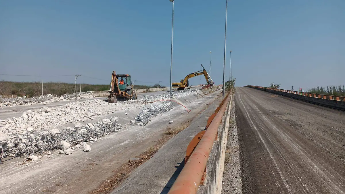 Avanzan trabajos de demolición del puente roto, ¿para cuándo se espera quede su reconstrucción?     