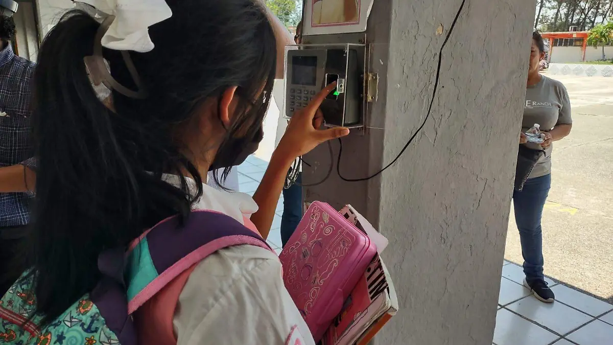 Esta escuela de Madero lleva tres años checando el ingreso de sus alumnos con huella digital