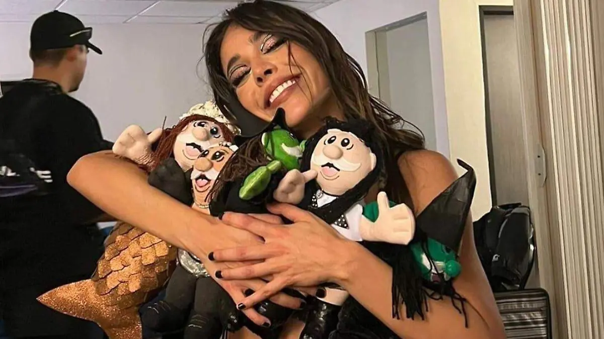 Fan tampiqueña diseña y obsequia un "simi sodio" a Dana Paola
