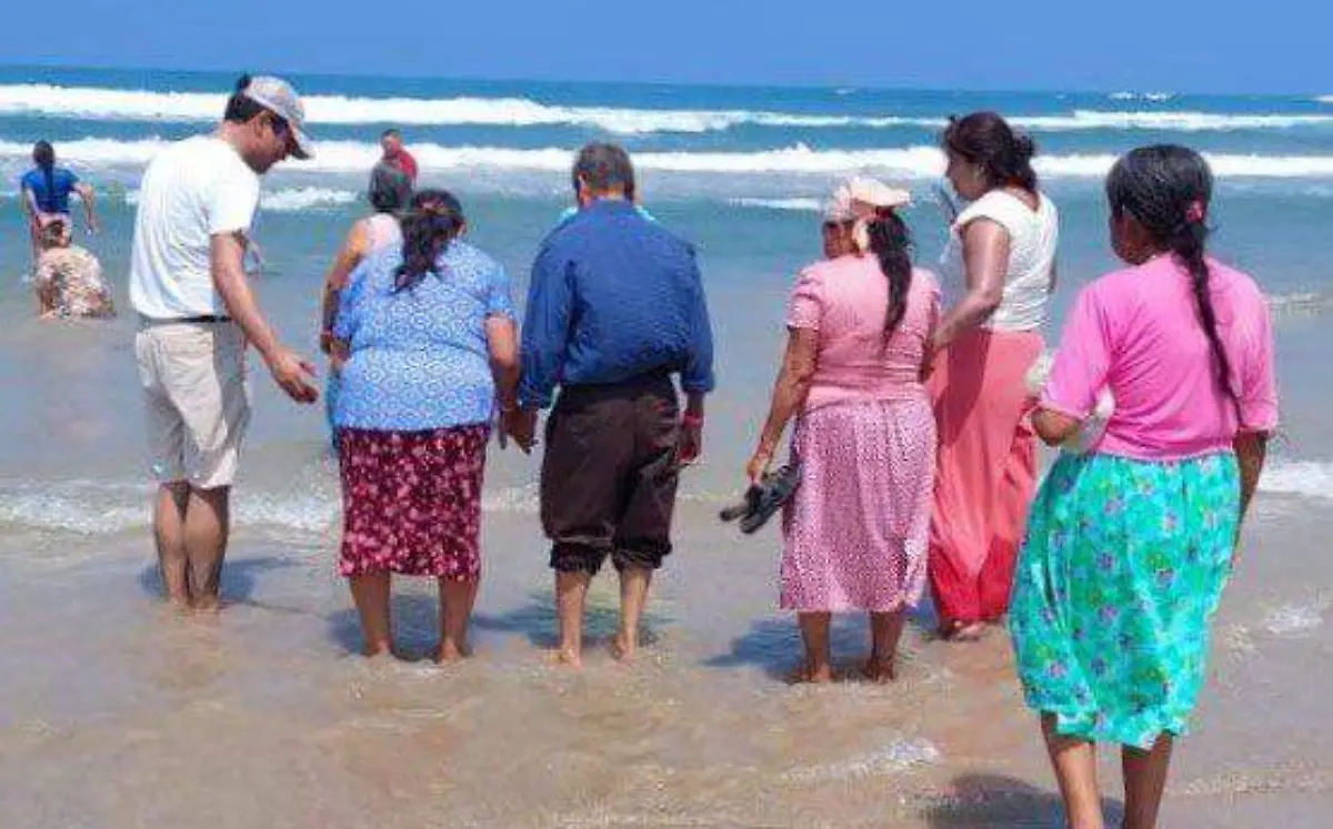 Abuelitos de SLP visitan playa Miramar