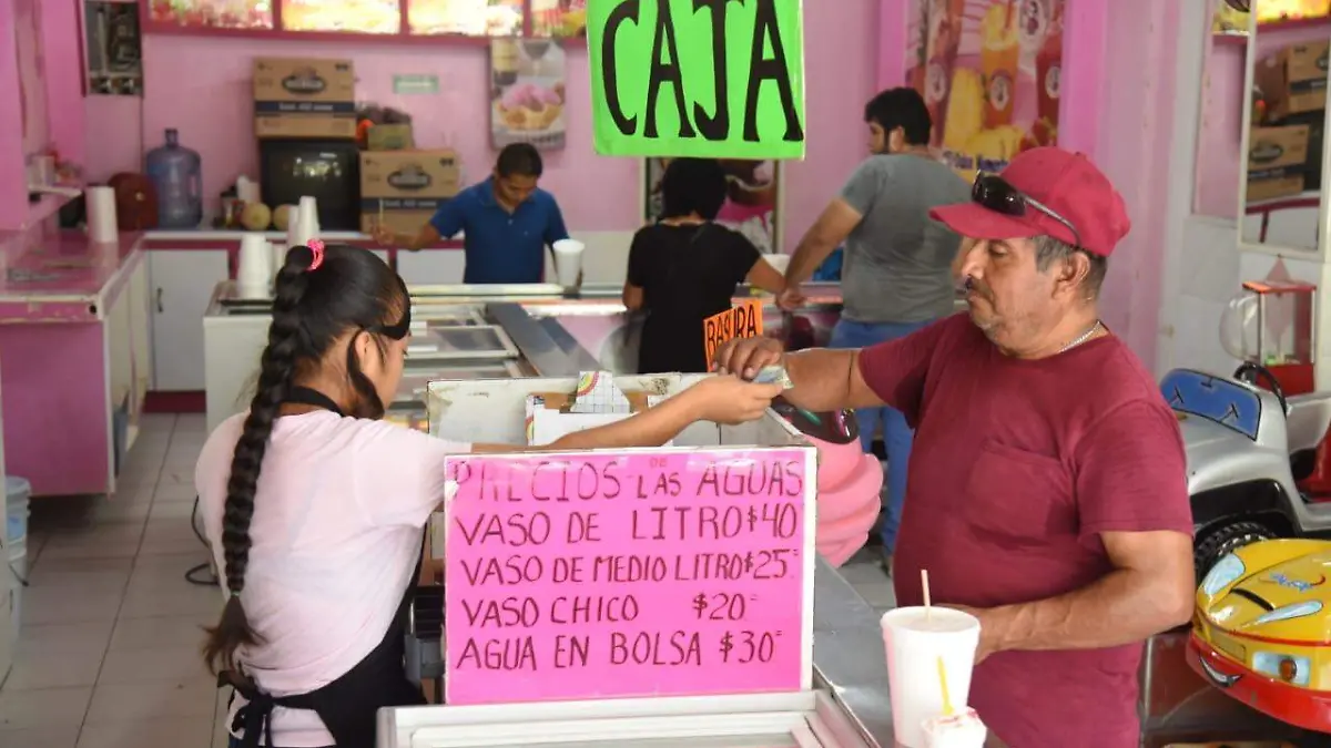 Sube precio de las aguas frescas en Tampico, ¿cuánto cuesta un litro?2