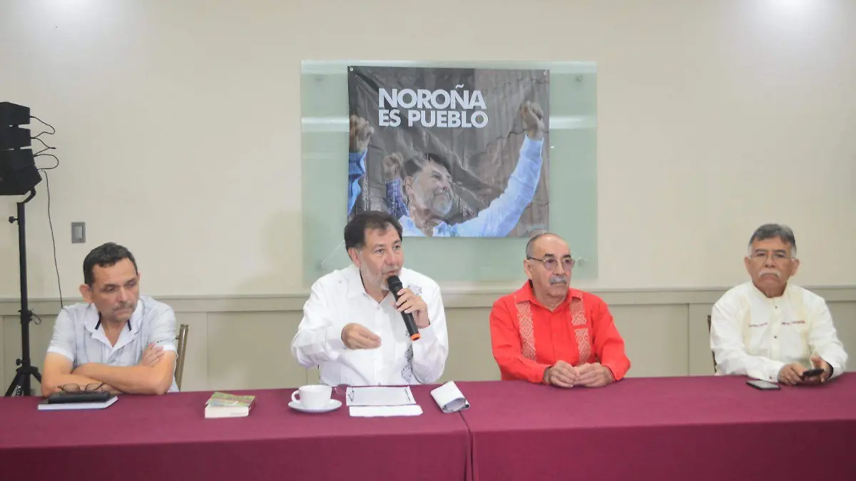 Noroña pide a las “corcholatas” defender los nuevos libros de texto  