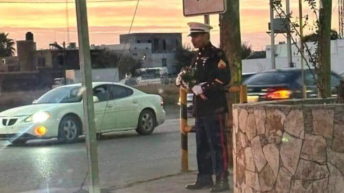 El Soldado Enamorado no falta a su cita, conoce su romántica y triste historia   