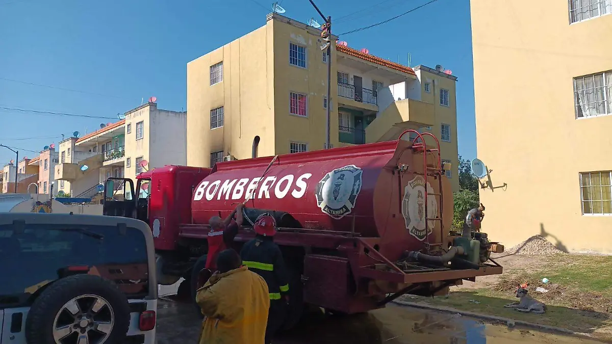 Se registra incendio en departamento de Los Olivos 2 en Altamira