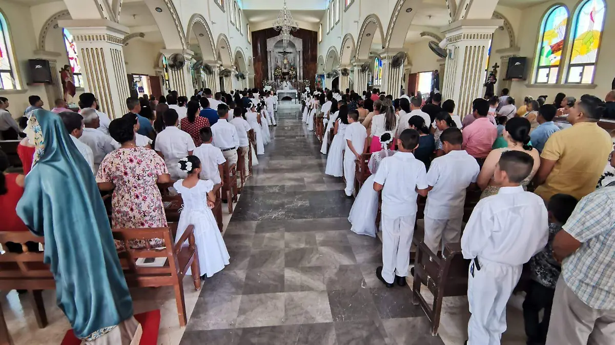 Comenzaron las fiestas del Señor de las Misericordias; Niños tuvieron su Primera Comunión.     