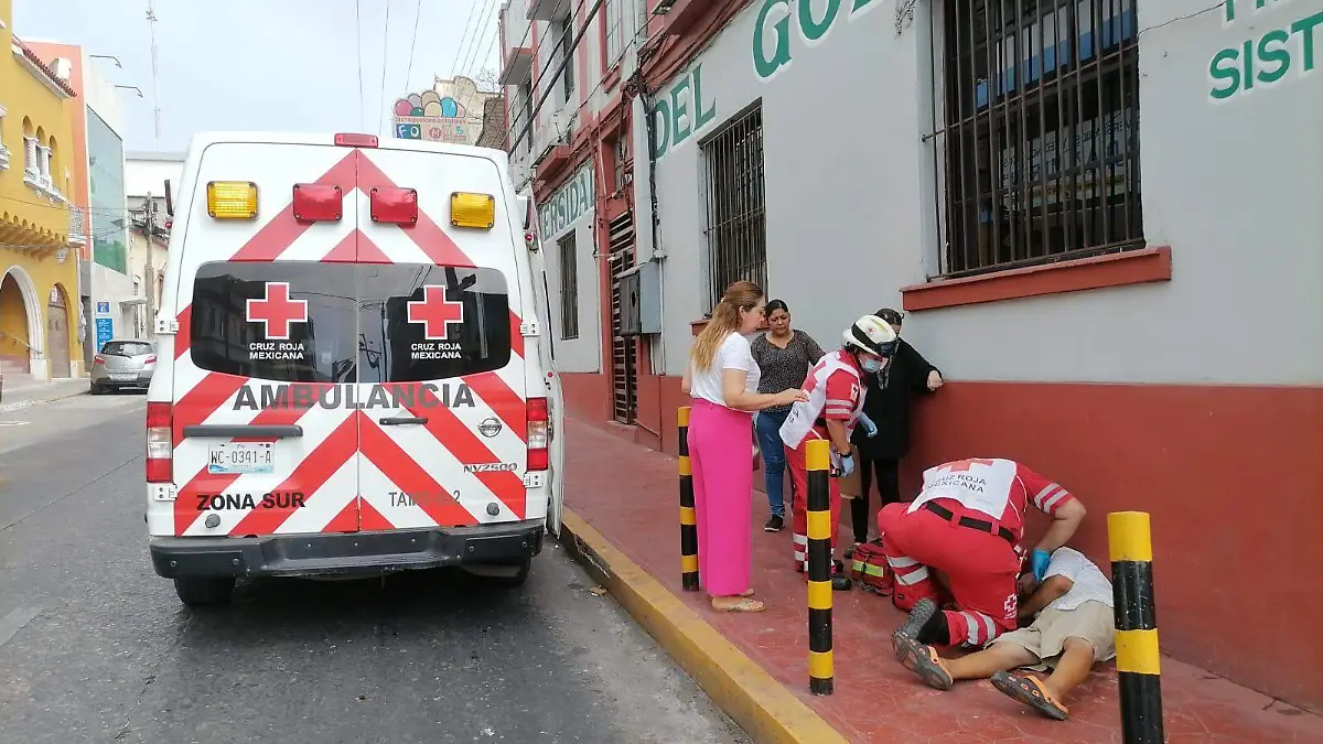 Hombre de 55 años sufre desmayo por deshidratación en Tampico1
