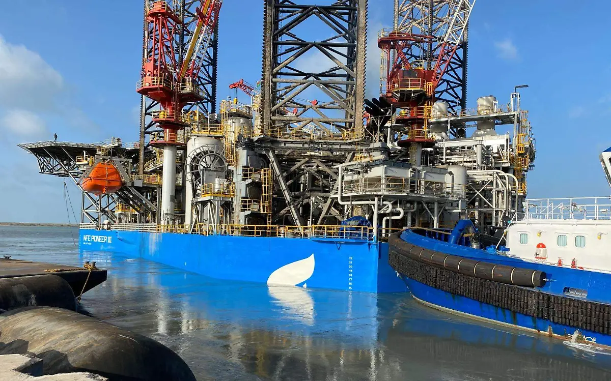Zarpa plataforma de gas de Texas rumbo a Altamira1