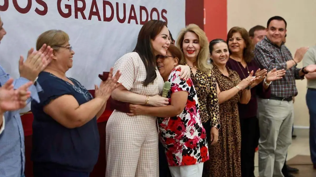Regalan lentes a niños y abuelitos de Nuevo Laredo, mejoran su salud visual