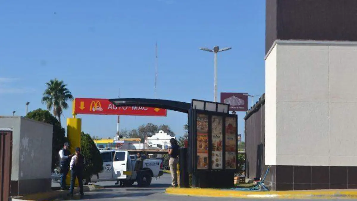 ¿Restos humanos? Aterrador hallazgo afuera de un McDonald's en Tamaulipas  