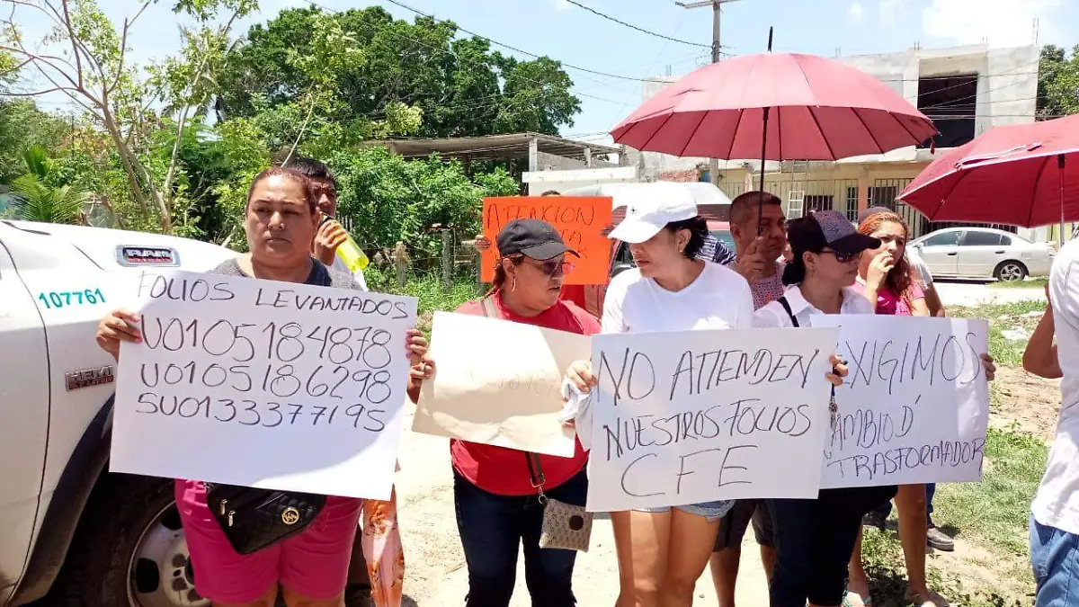 Retienen residentes de Altamira a trabajadores de la CFE; se quejan de los constantes apagones   