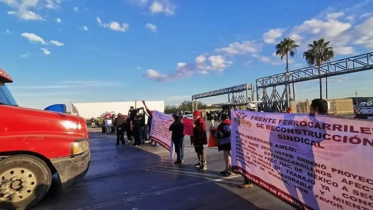 Bloquean puente internacional en Tamaulipas por manifestación
