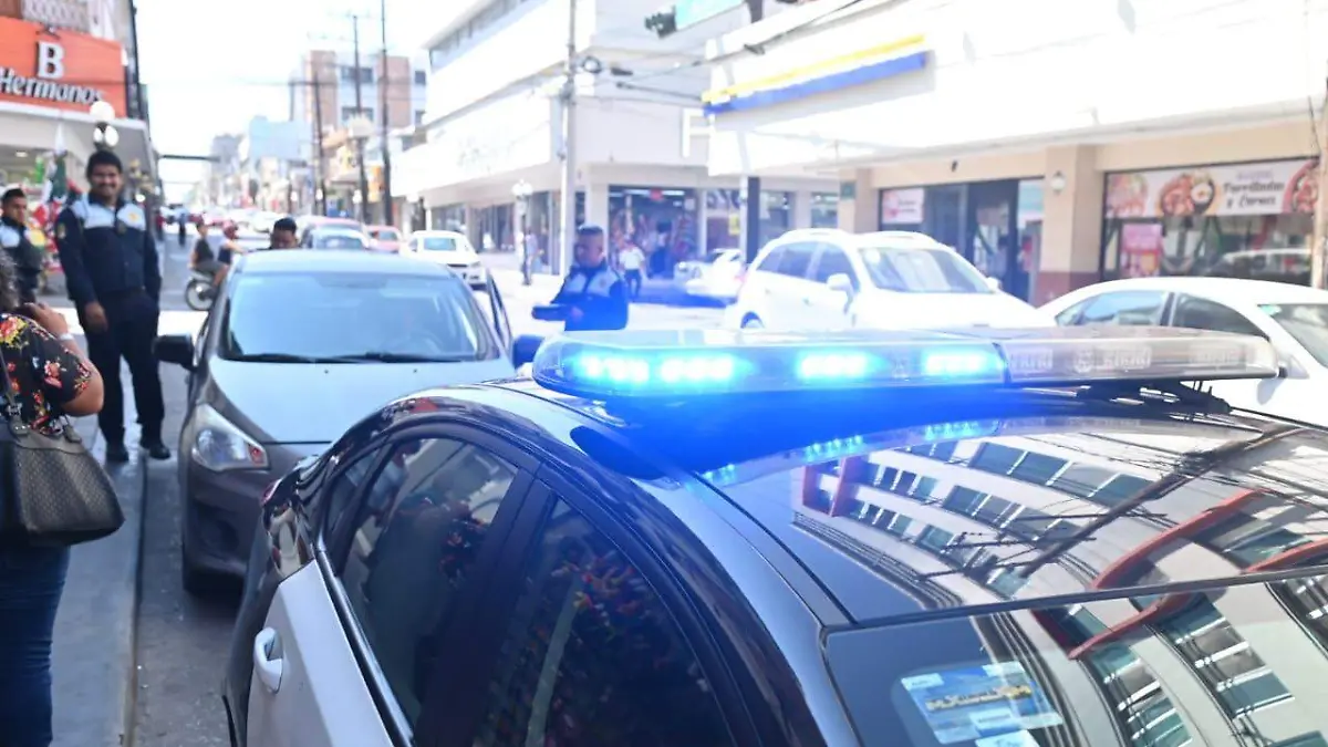 Atropellan a persona ciega en Tampico, testigos buscaban consolar a la joven