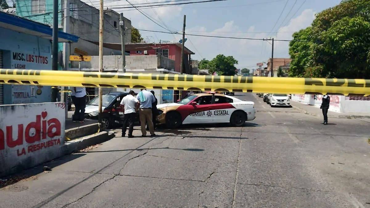 Patrulla de la Guardia Estatal choca contra carro de ruta