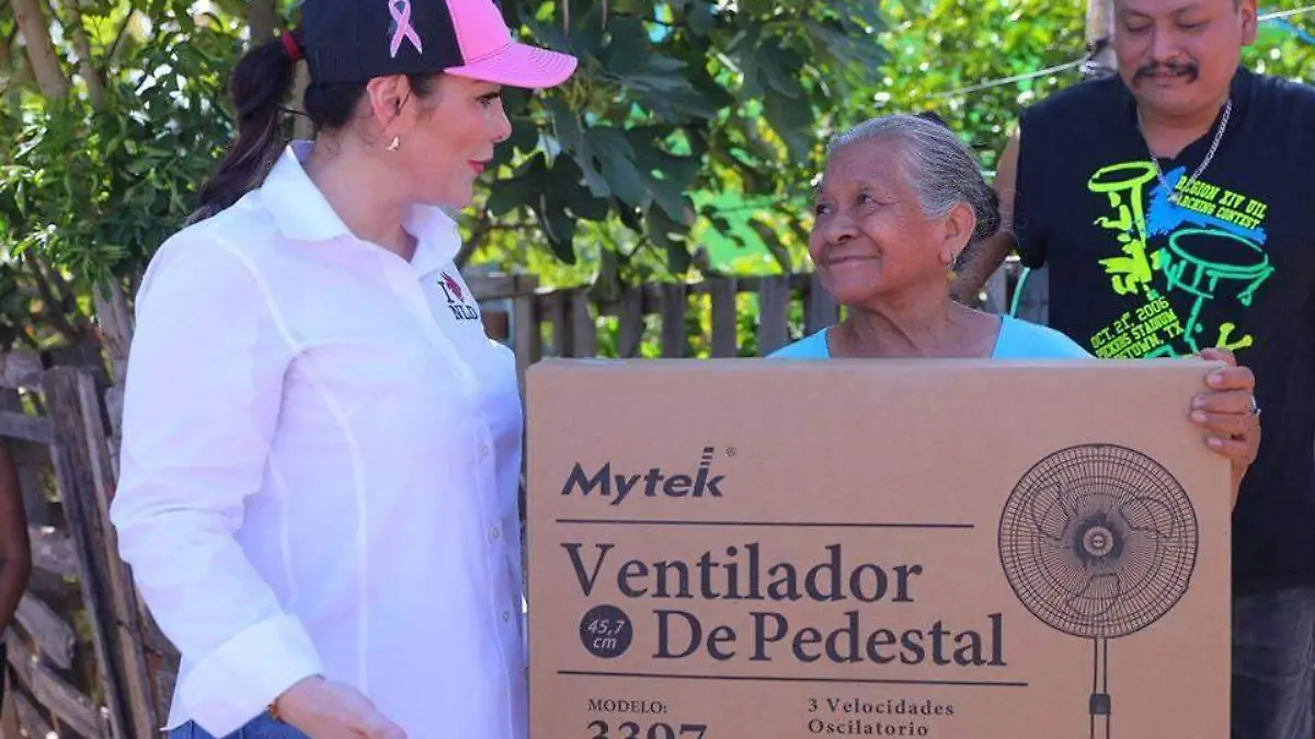 Alcaldesa en Tamaulipas regala 200 ventiladores porque 'hace mucho calor'