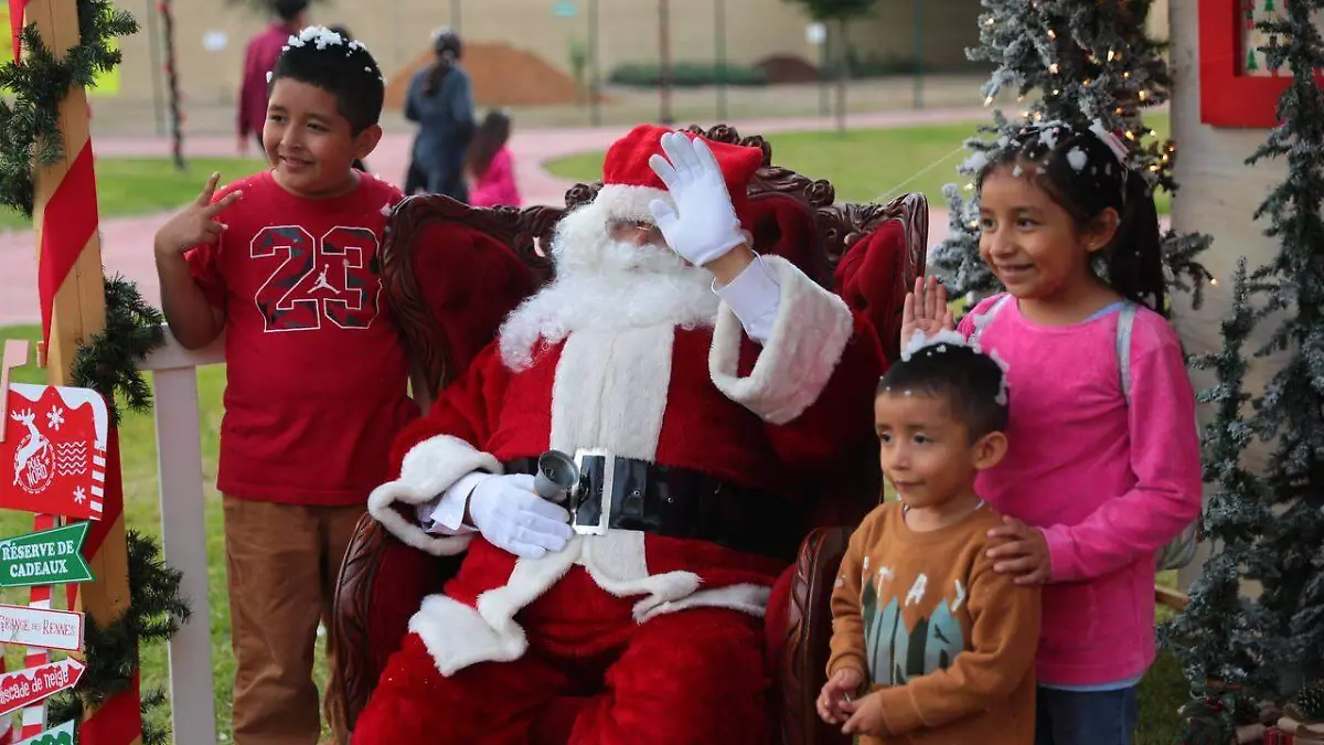 Santa Claus hace parada en zoológico de Nuevo Laredo