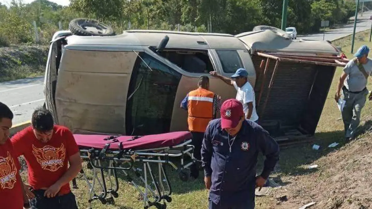 Volcadura de camioneta deja un herido en Altamira