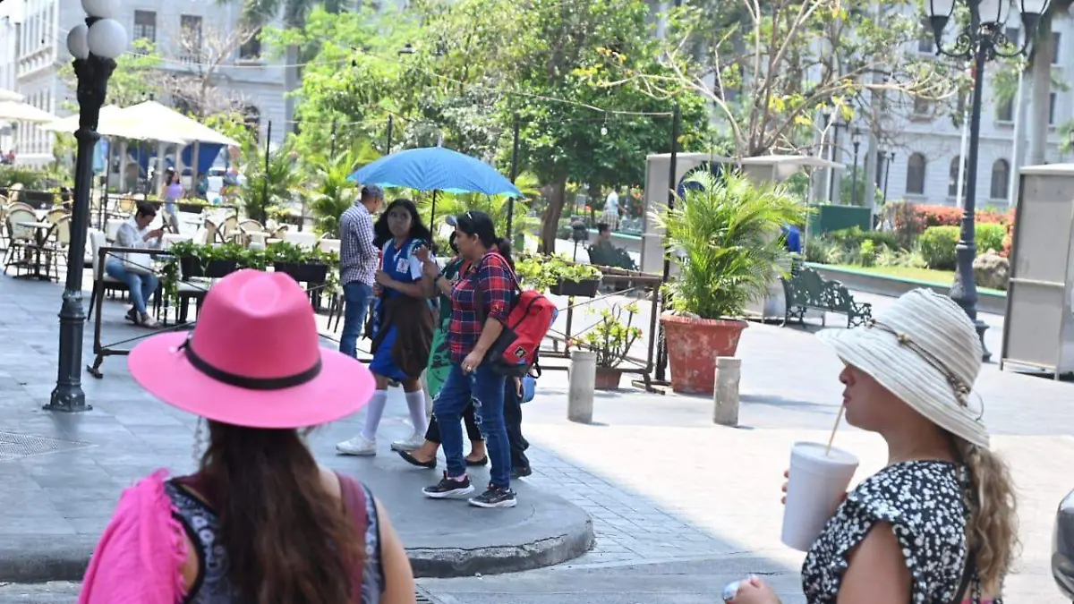 Ante ola de calor uso de cubrebocas en escuelas es decisión de los padres