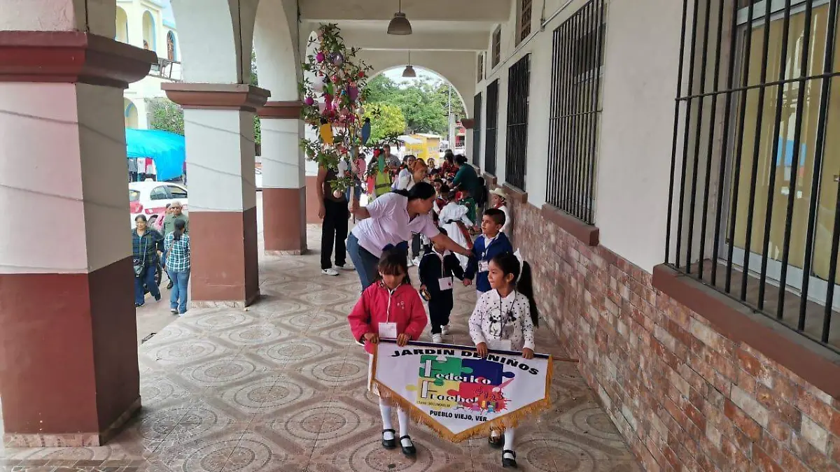 “La rama” una tradición jarocha que inculcan en los niños de Veracruz 