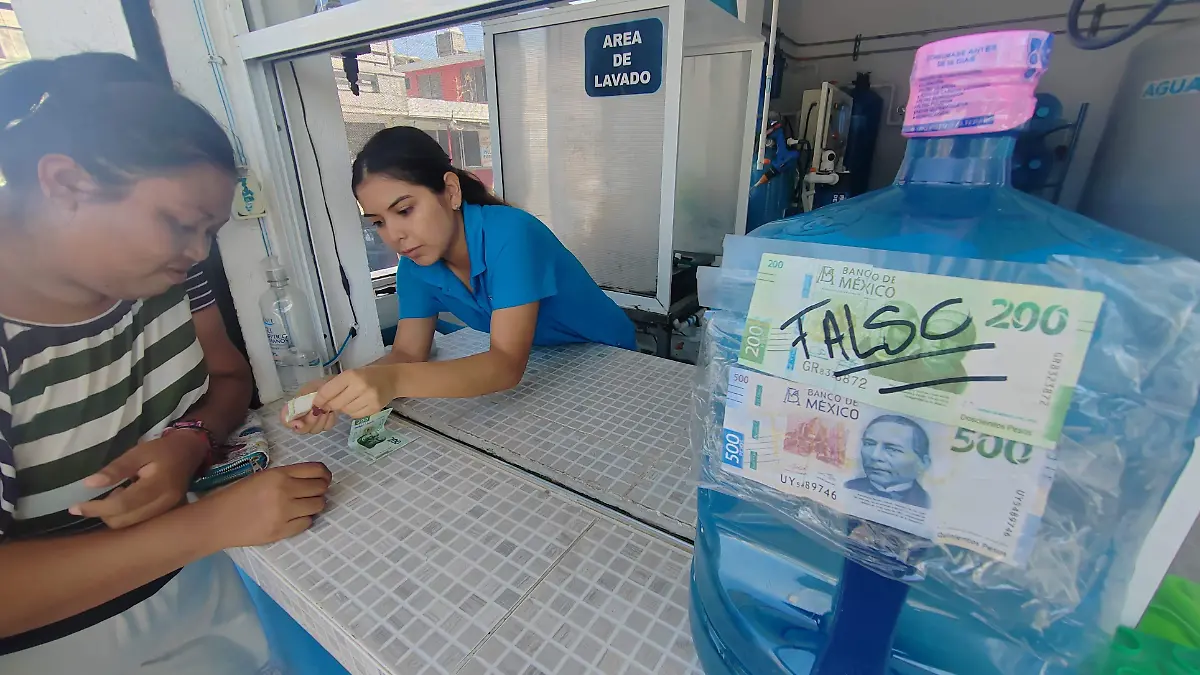 En el comercio se muestran los billetes falsos